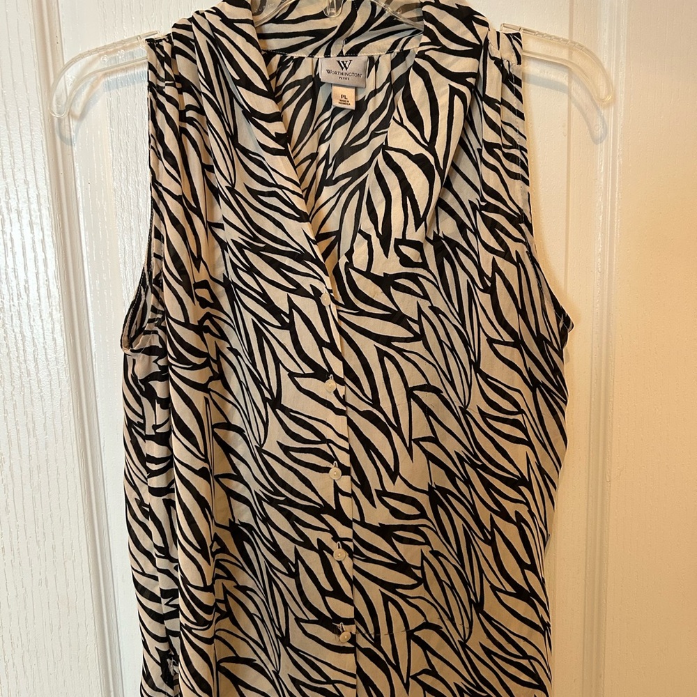 Worthington Black and White Leaf Print Blouse